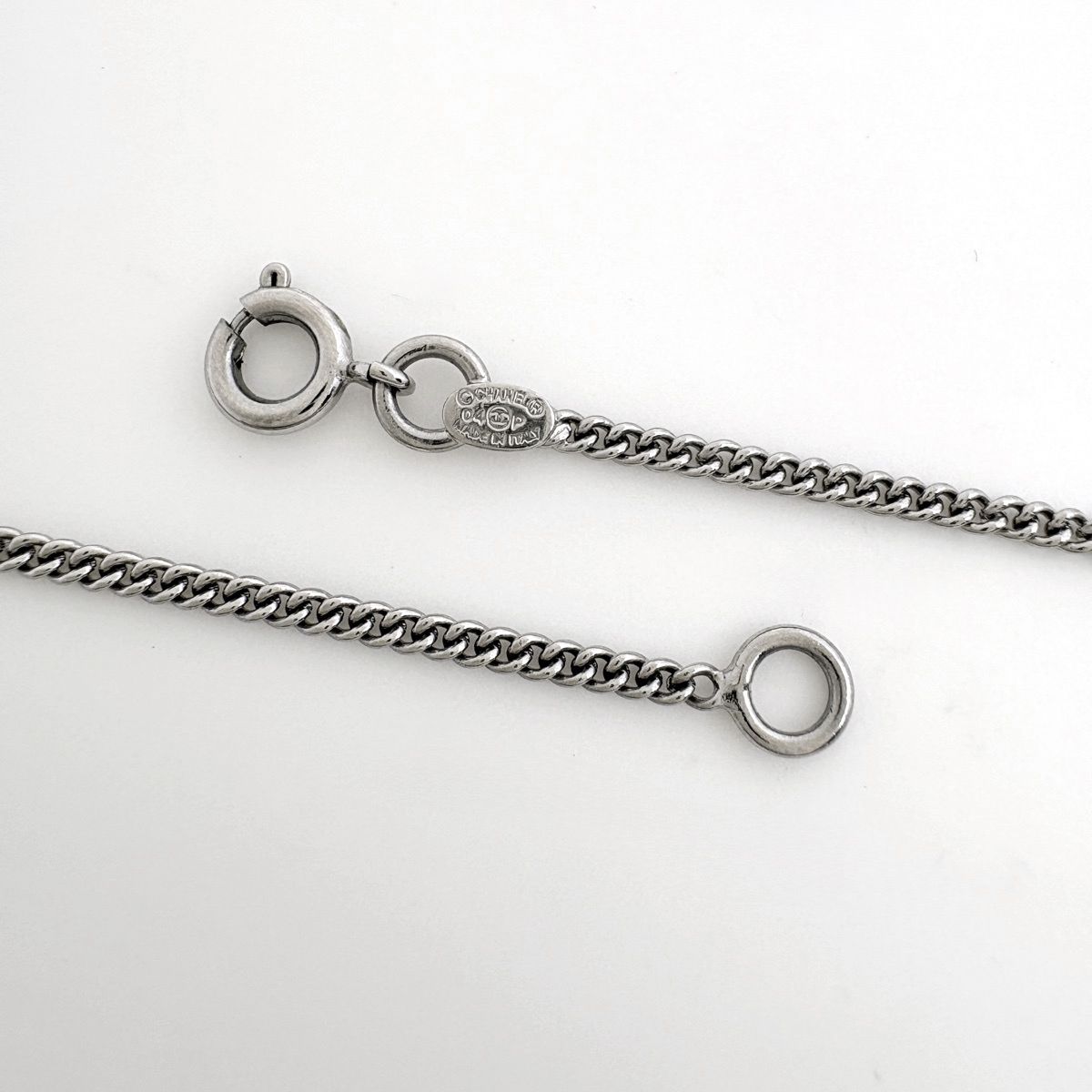 Chanel CC Logo Necklace Heart Silver Plated — view 3