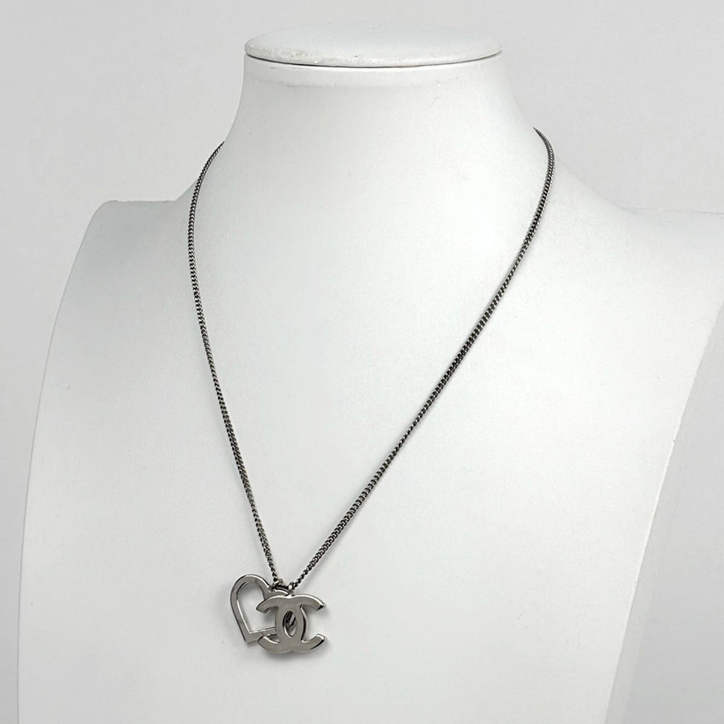 Chanel CC Logo Necklace Heart Silver Plated — view 5