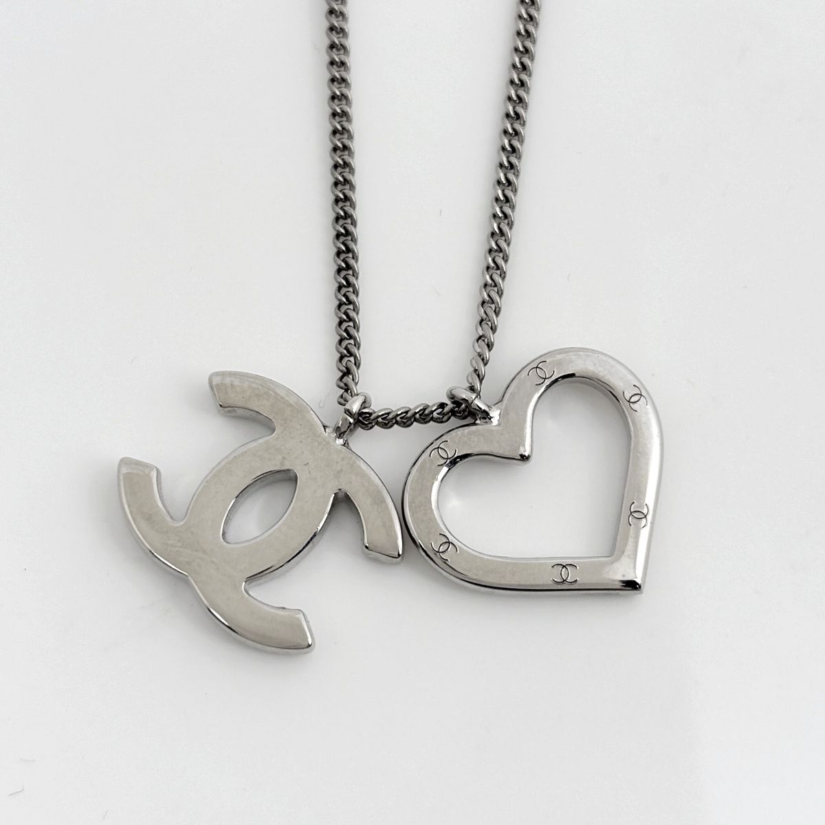 Chanel CC Logo Necklace Heart Silver Plated — view 2