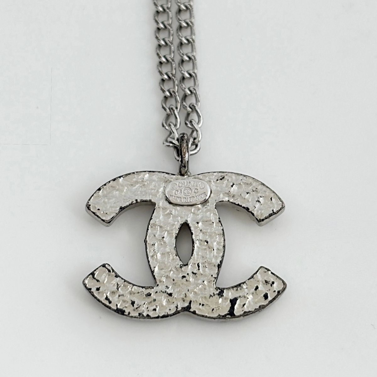 Chanel CC Logo Necklace Silver Plated — view 2