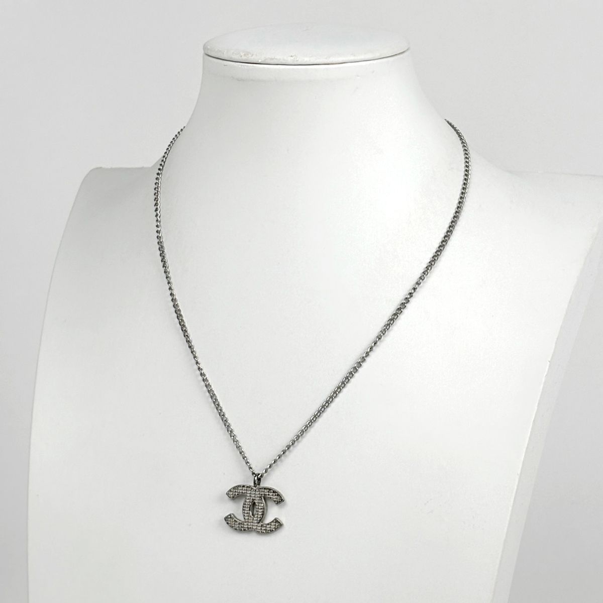 Chanel CC Logo Necklace Silver Plated — view 5
