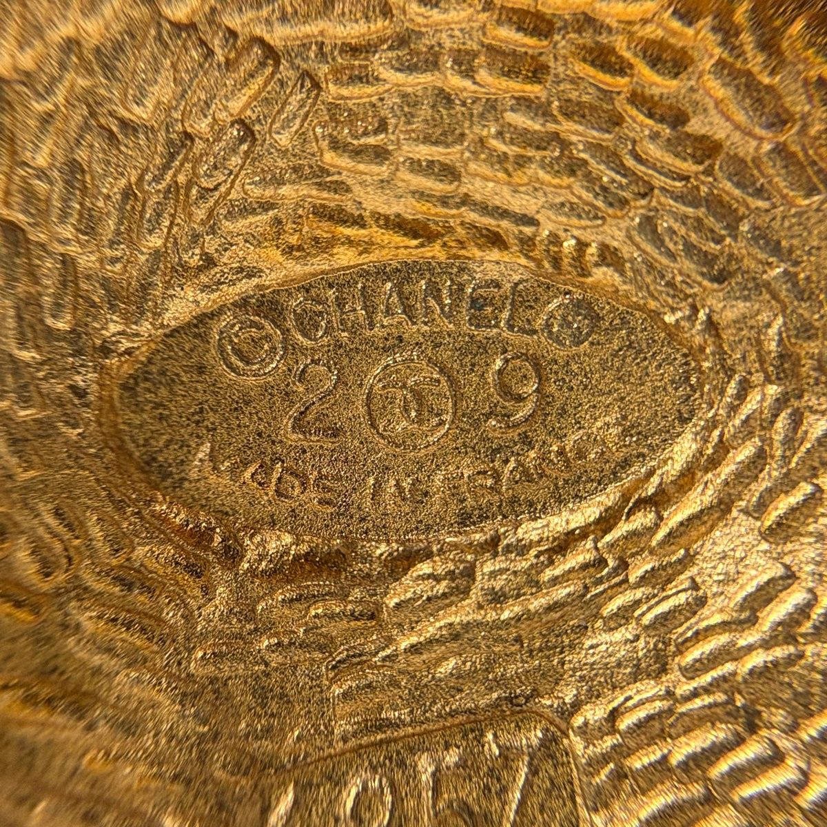Chanel CC Logo Brooch Gold Plated — view 5
