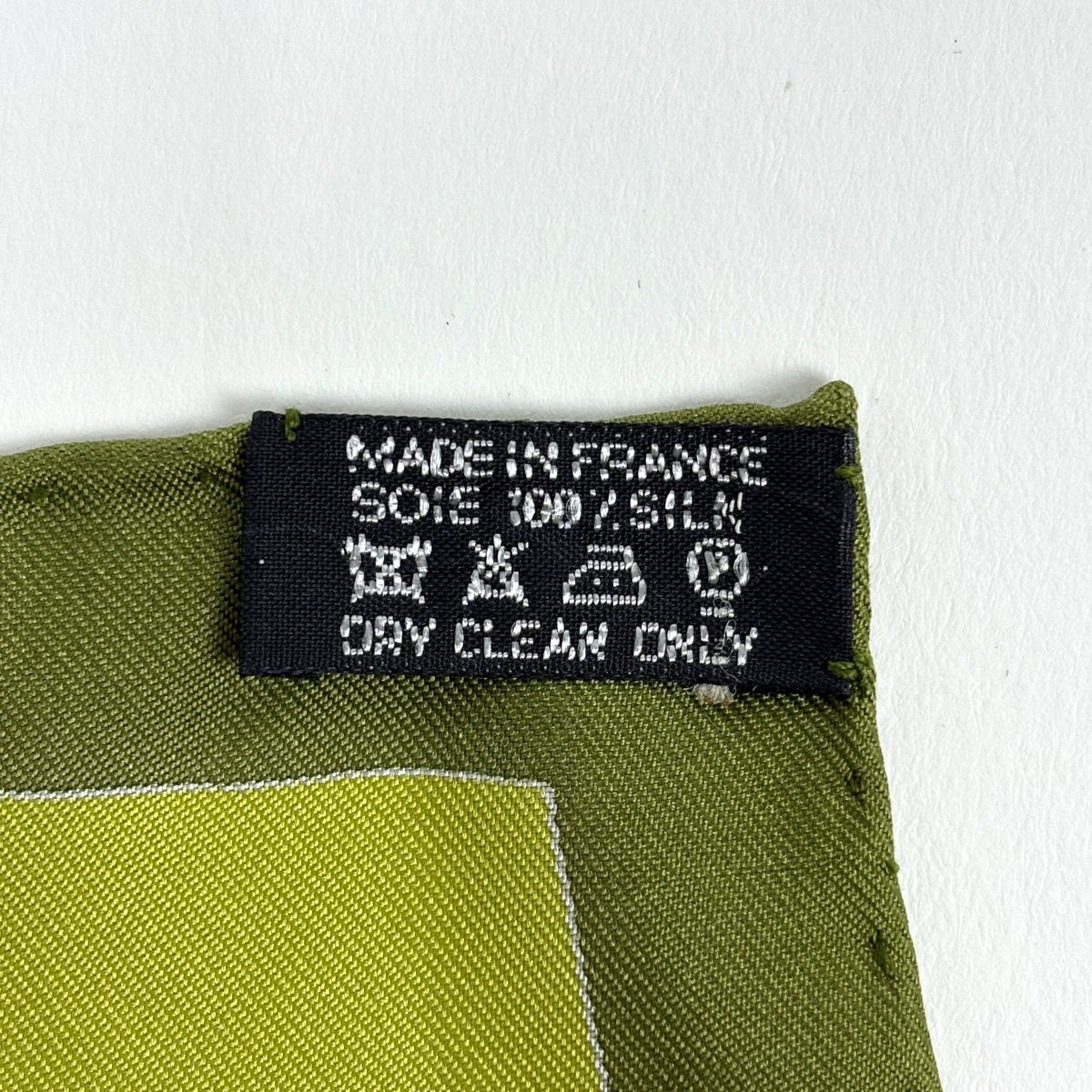 Hermes Carre 90 Legende Kuna Legend of the People of Panama Scarf Silk Green — view 2