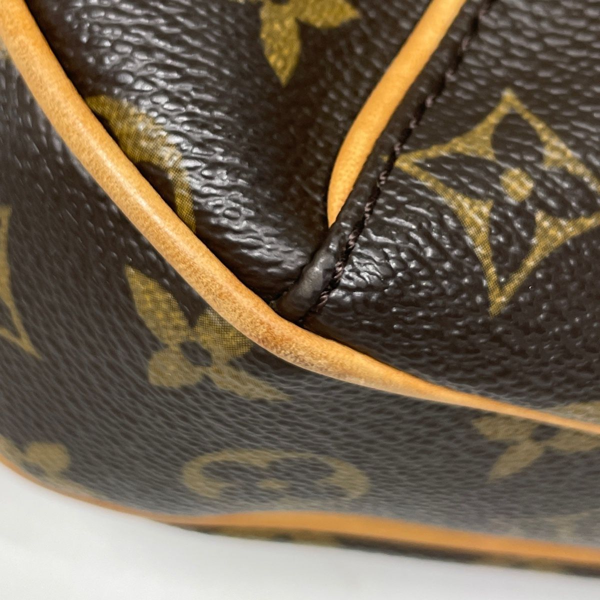 Louis Vuitton Thames PM Shoulder Bag Monogram Brown — view 3