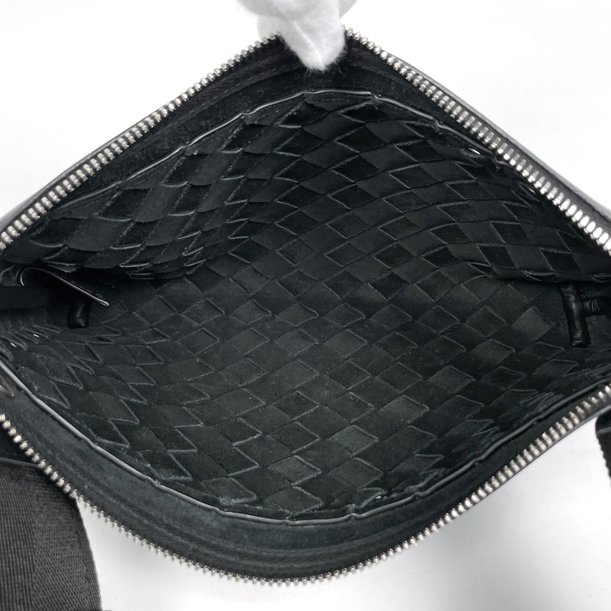 Bottega Veneta Intrecciato Shoulder Bag Braided Leather Black — view 7