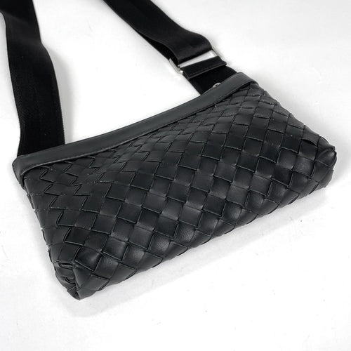 Bottega Veneta Intrecciato Shoulder Bag Braided Leather Black — view 2