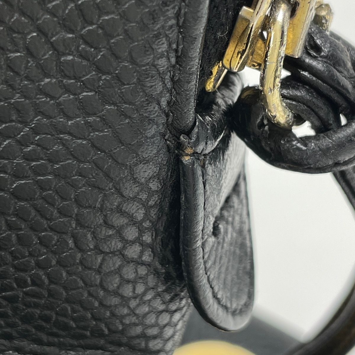 Chanel CC Logo Chain Shoulder Bag Caviar Leather Black — view 4