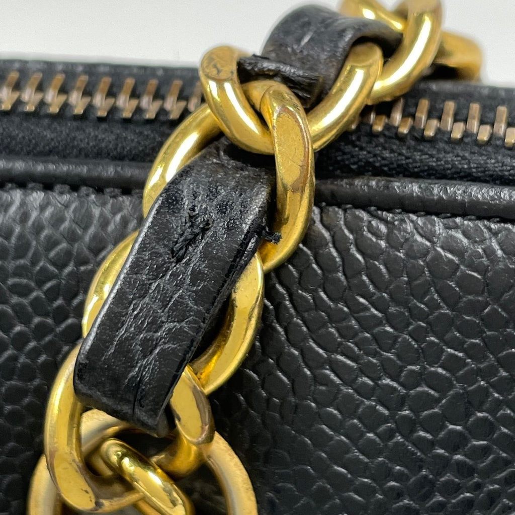 Chanel CC Logo Chain Shoulder Bag Caviar Leather Black — view 6