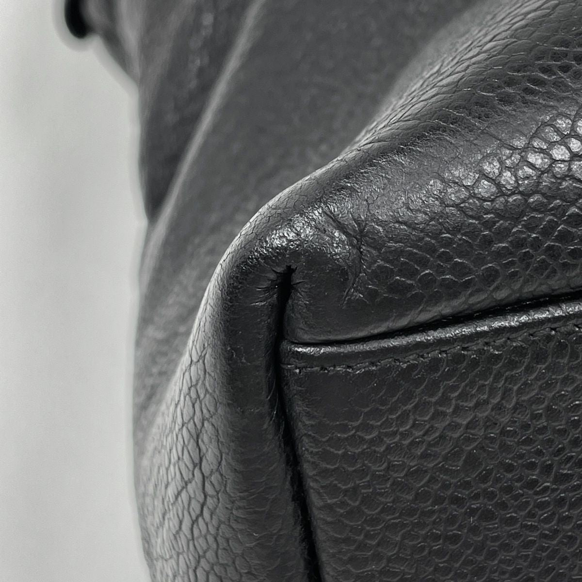 Chanel CC Logo Chain Shoulder Bag Caviar Leather Black — view 3