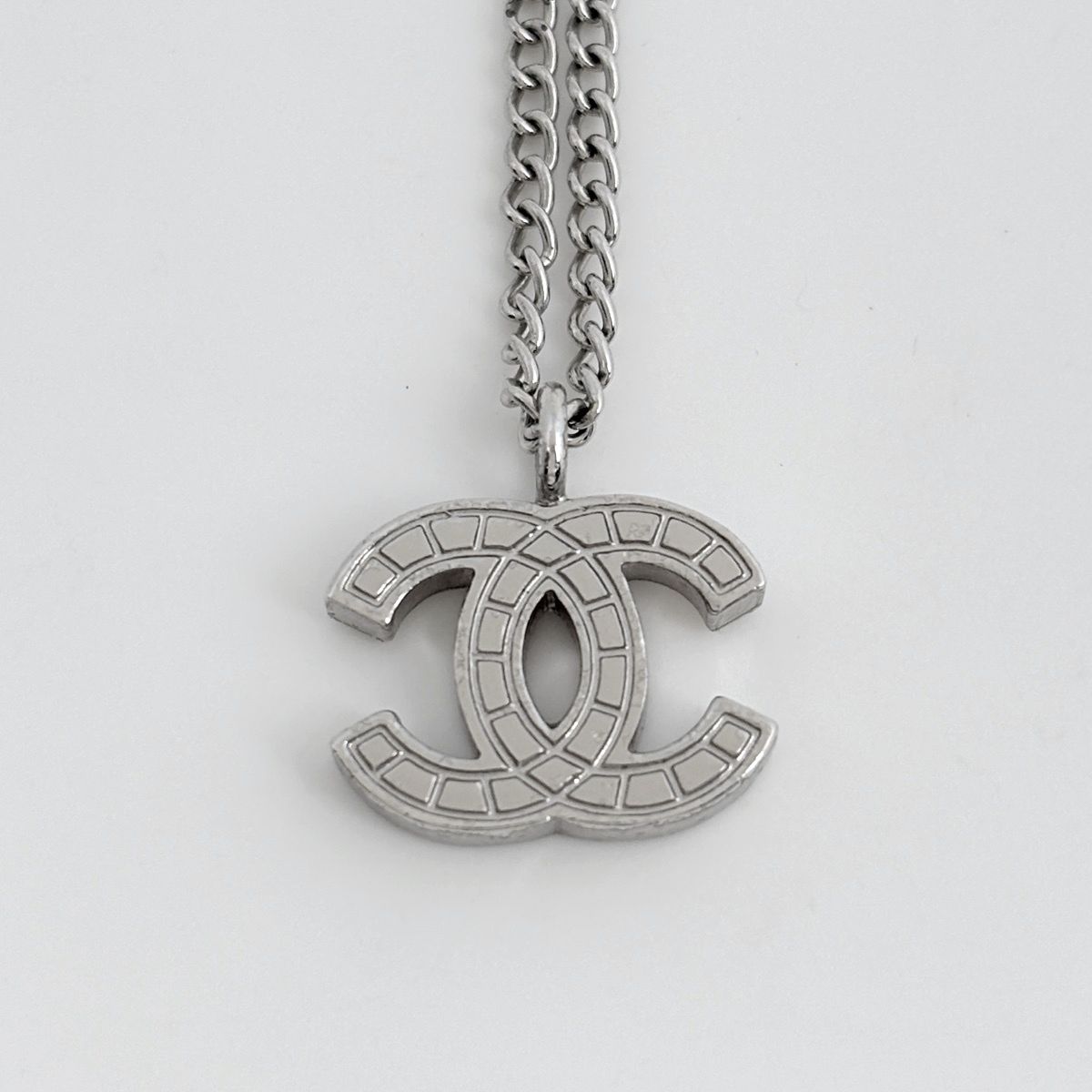 Chanel CC Logo Necklace Silver Plated — view 2