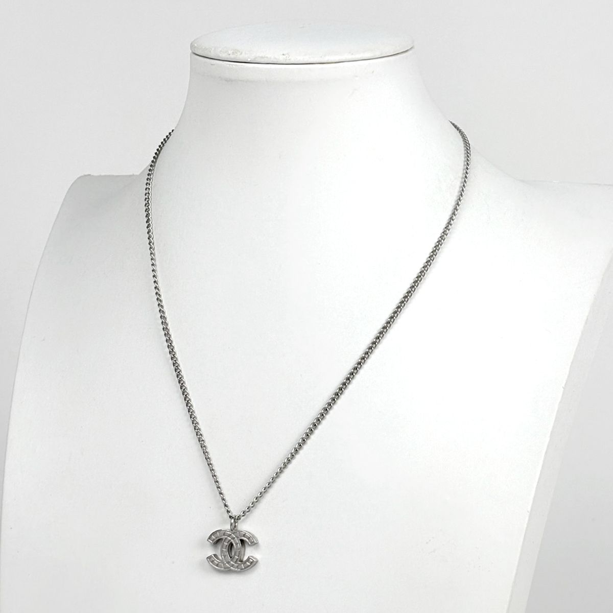 Chanel CC Logo Necklace Silver Plated — view 5