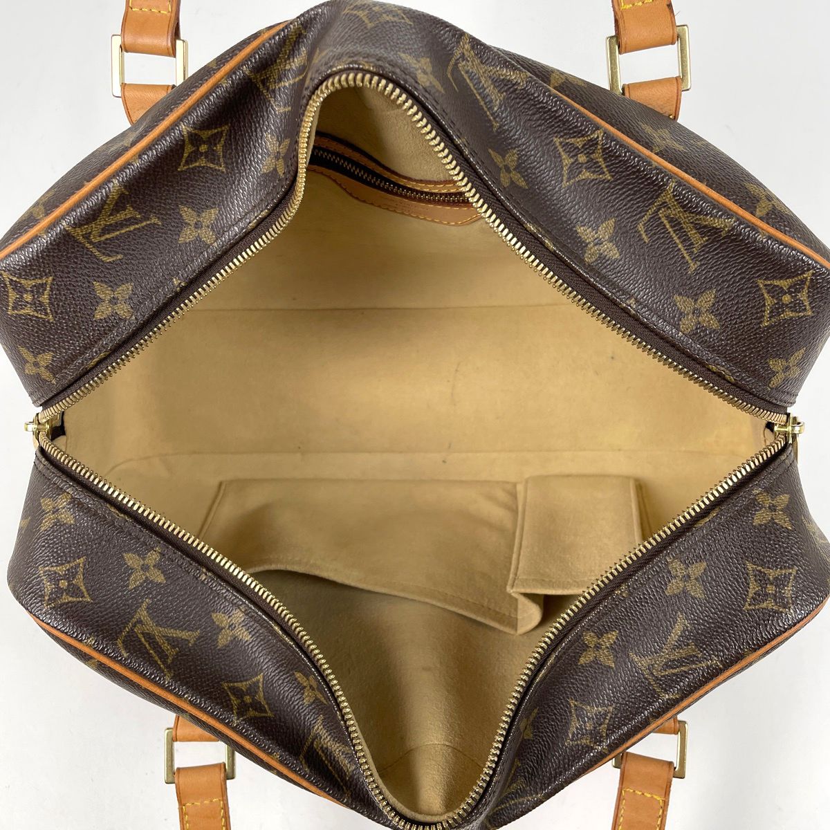 Louis Vuitton Cite GM Shoulder Bag Monogram Brown — view 7