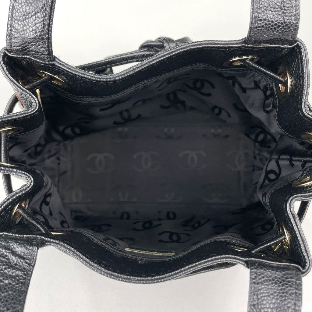 Chanel CC Logo Shoulder Bag Caviar Leather Black — view 8