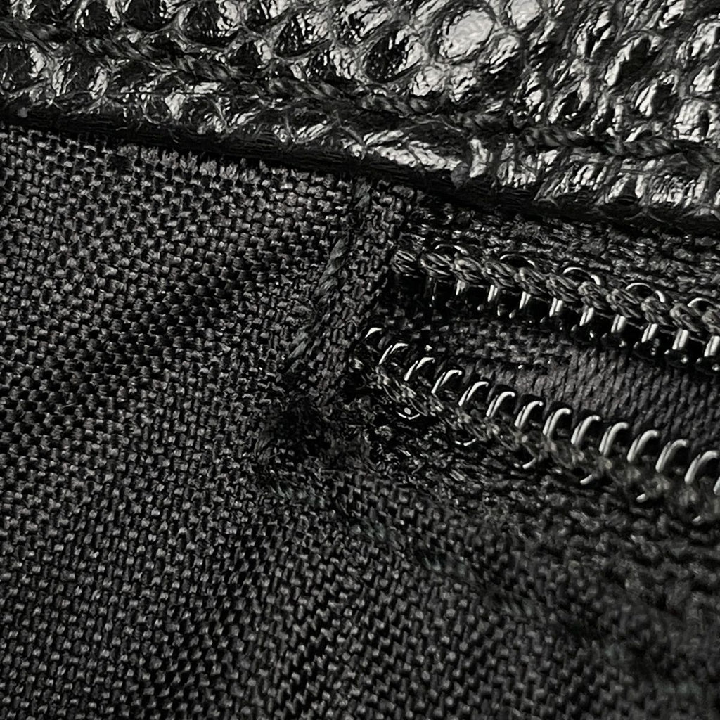 Chanel CC Logo Shoulder Bag Caviar Leather Black — view 7