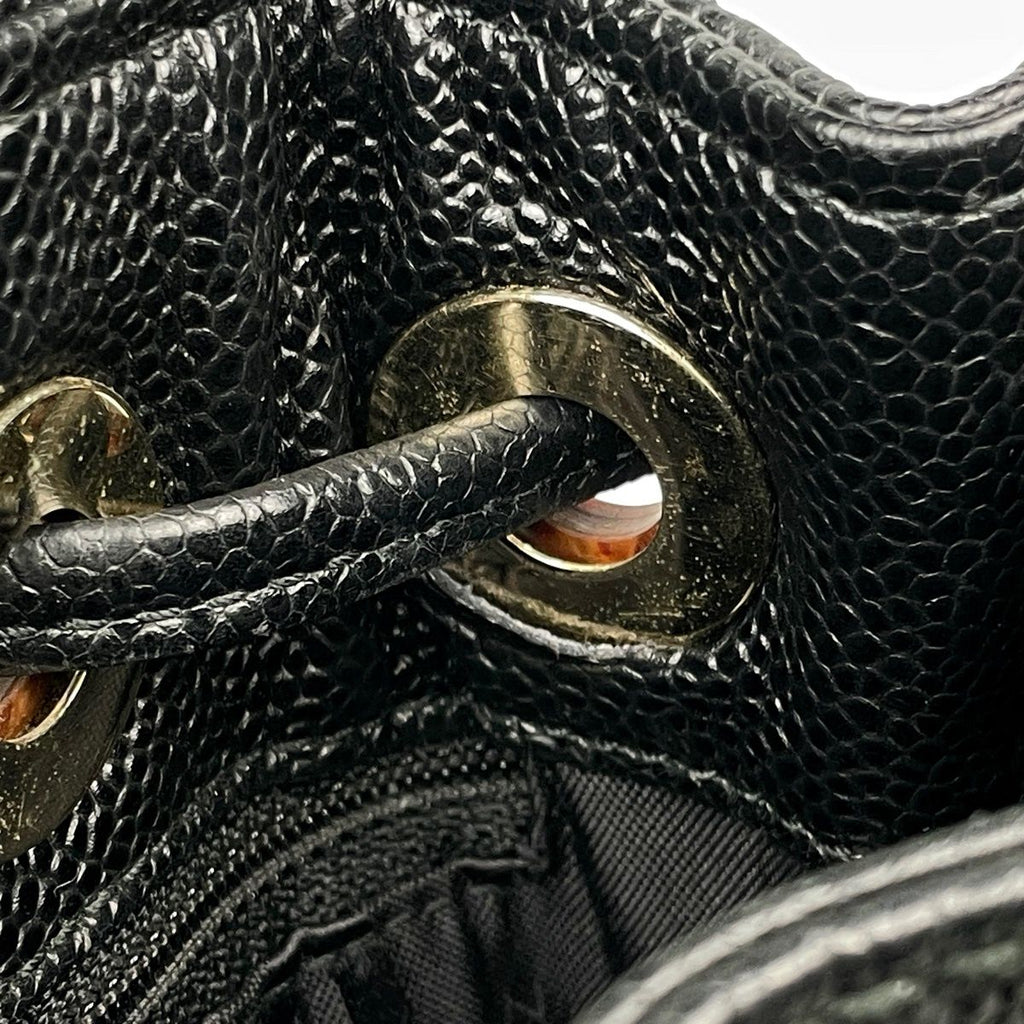 Chanel CC Logo Shoulder Bag Caviar Leather Black — view 6