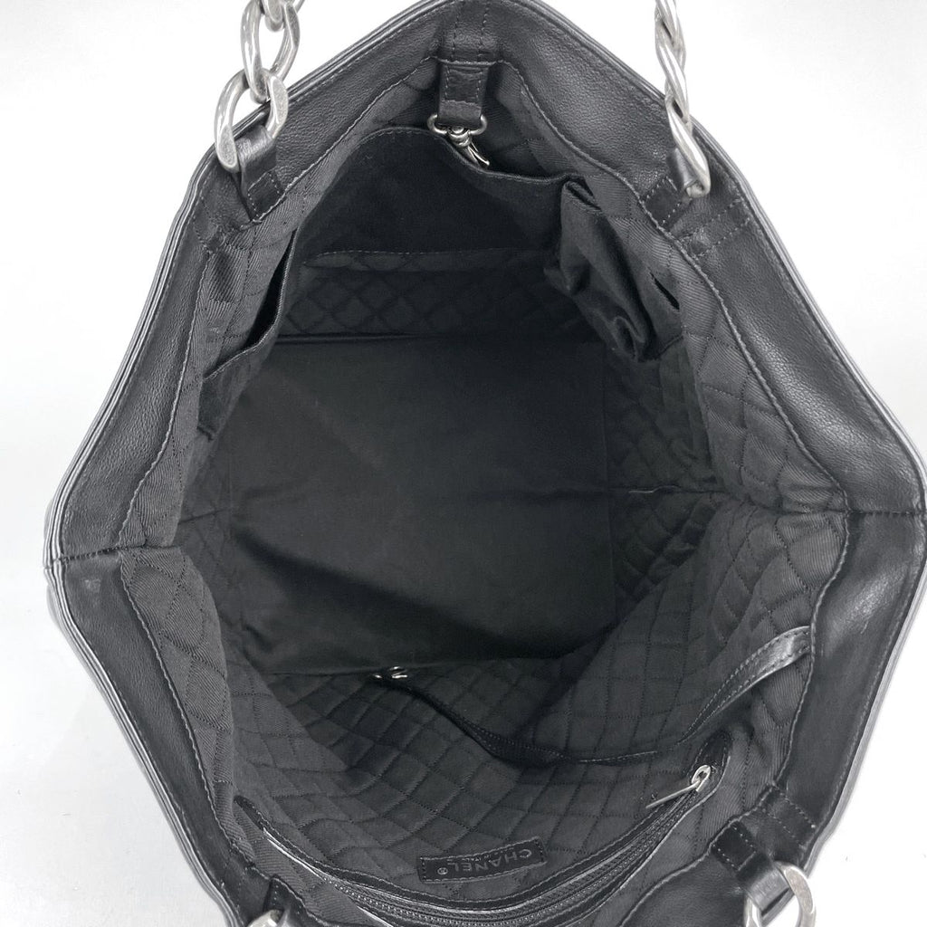 Chanel CC Logo Chain Tote Calf Hair Black — view 9