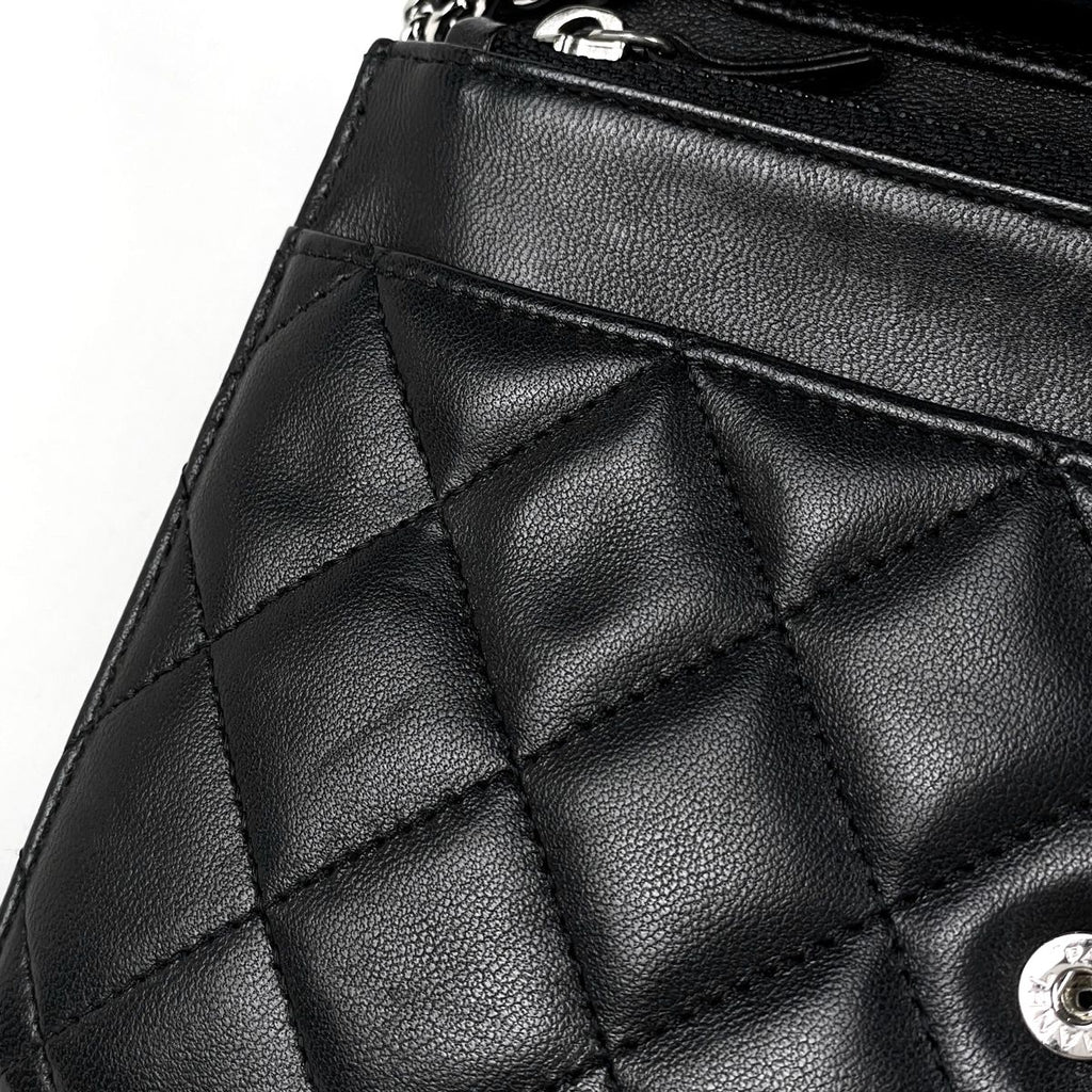 Chanel CC Logo Chain Wallet Shoulder Bag Leather Black — view 8