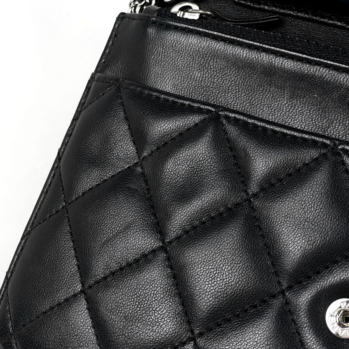 Chanel CC Logo Chain Wallet Shoulder Bag Leather Black — view 8