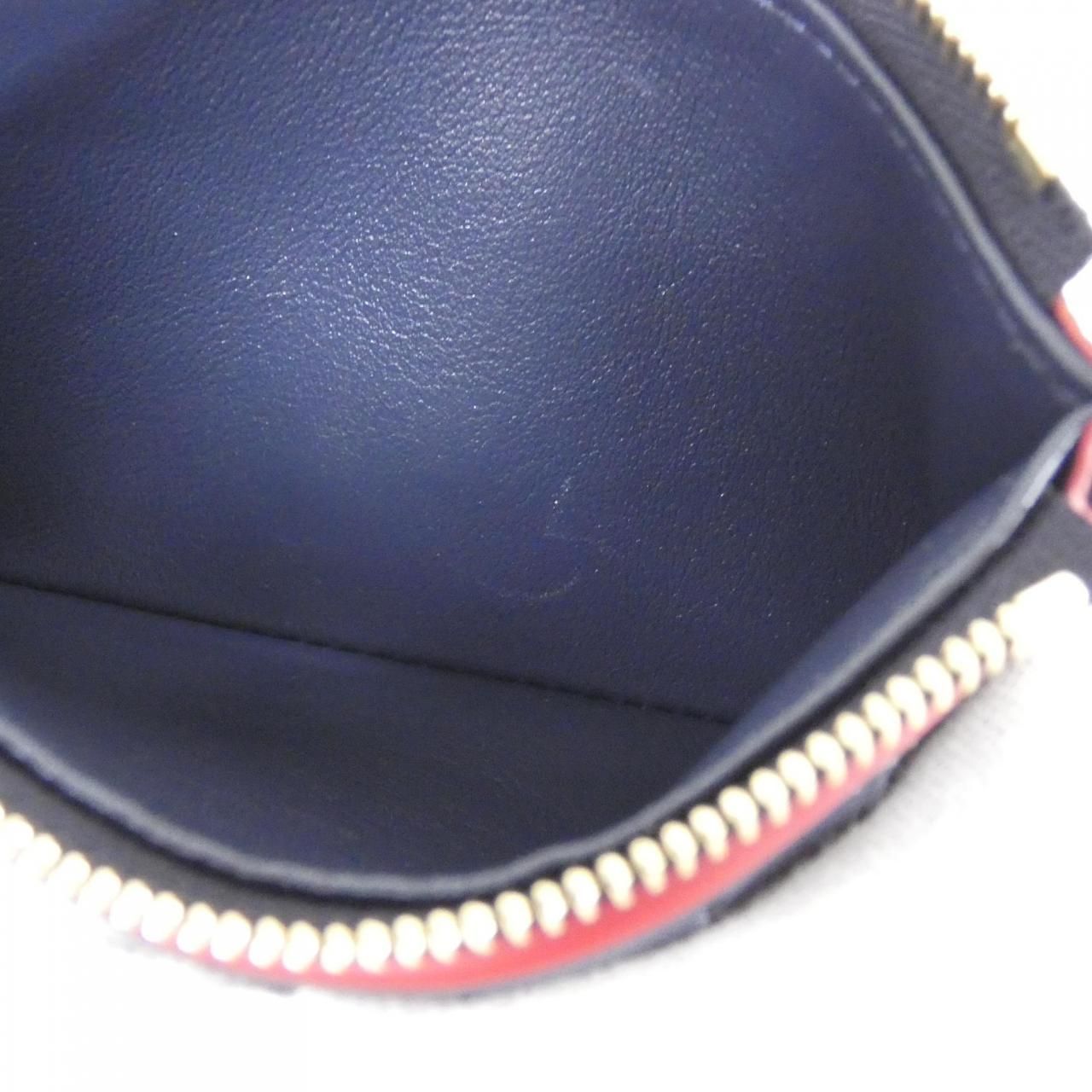 Louis Vuitton Taurillon Portefeuille Capucines Compact Wallet — view 9