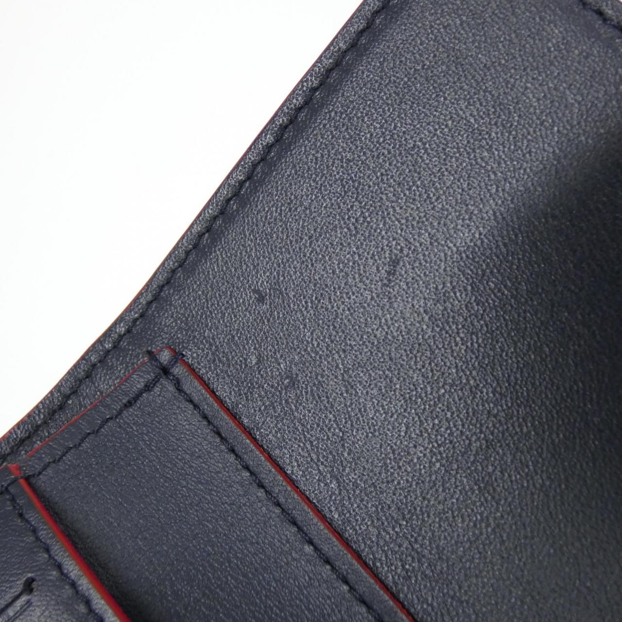 Louis Vuitton Taurillon Portefeuille Capucines Compact Wallet — view 7