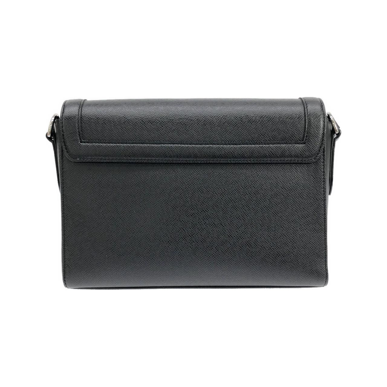 Louis Vuitton Taiga New Flap Messenger Shoulder — view 2
