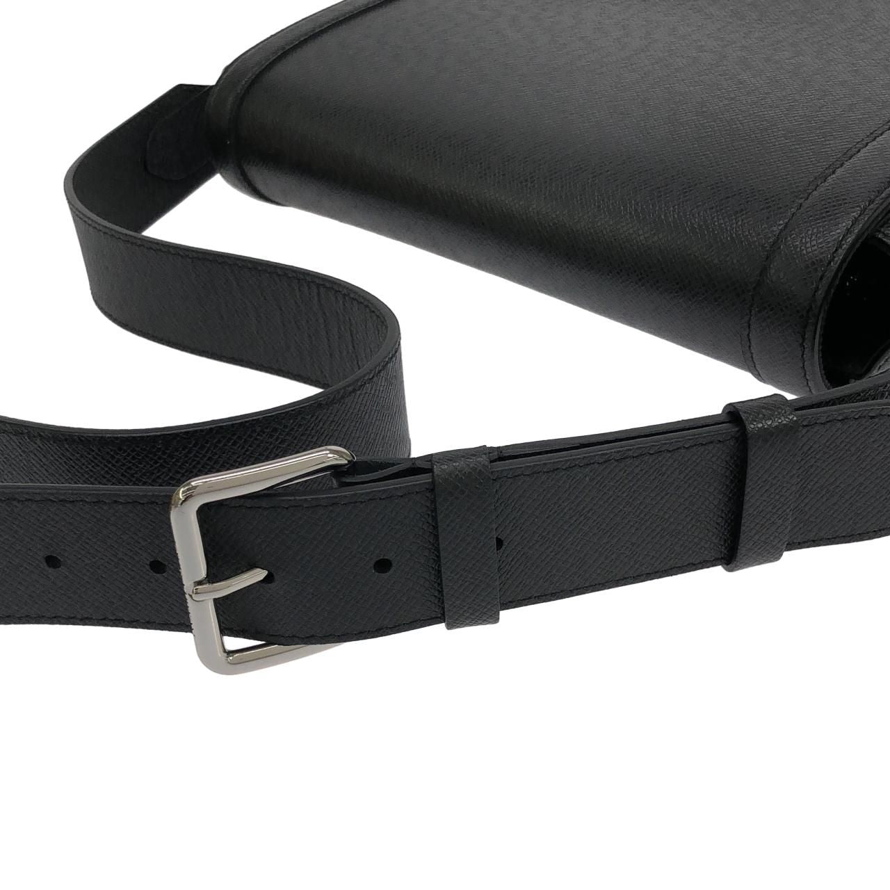 Louis Vuitton Taiga New Flap Messenger Shoulder — view 5