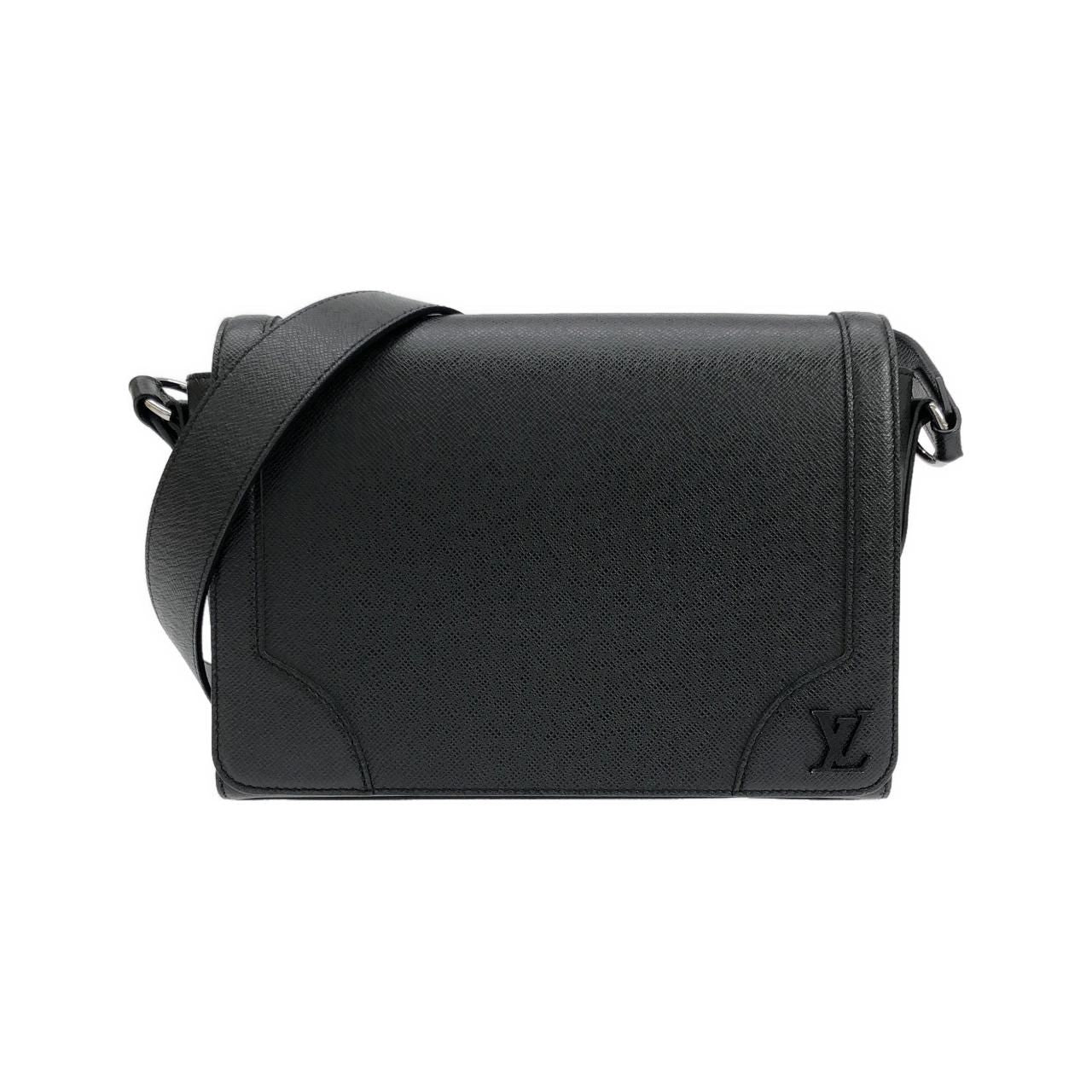 Louis Vuitton Taiga New Flap Messenger Shoulder