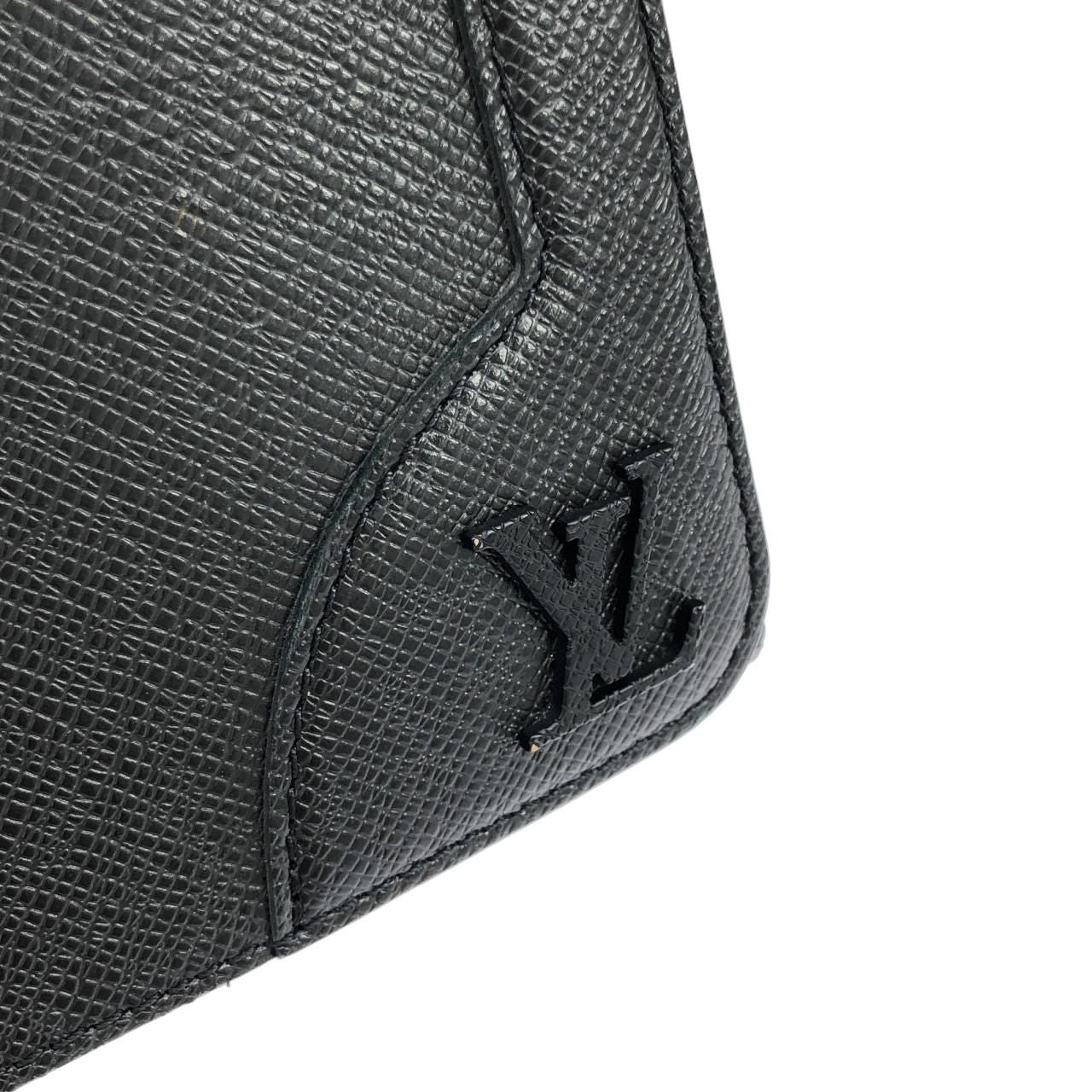 Louis Vuitton Taiga New Flap Messenger Shoulder — view 4