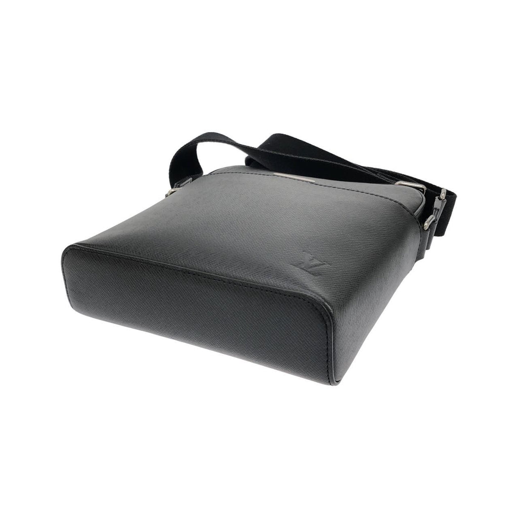 Louis Vuitton Taiga Anton Pochette Shoulder — view 3