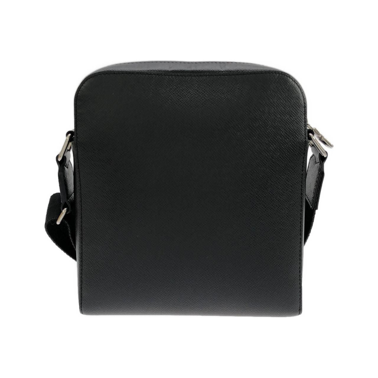 Louis Vuitton Taiga Anton Pochette Shoulder — view 2