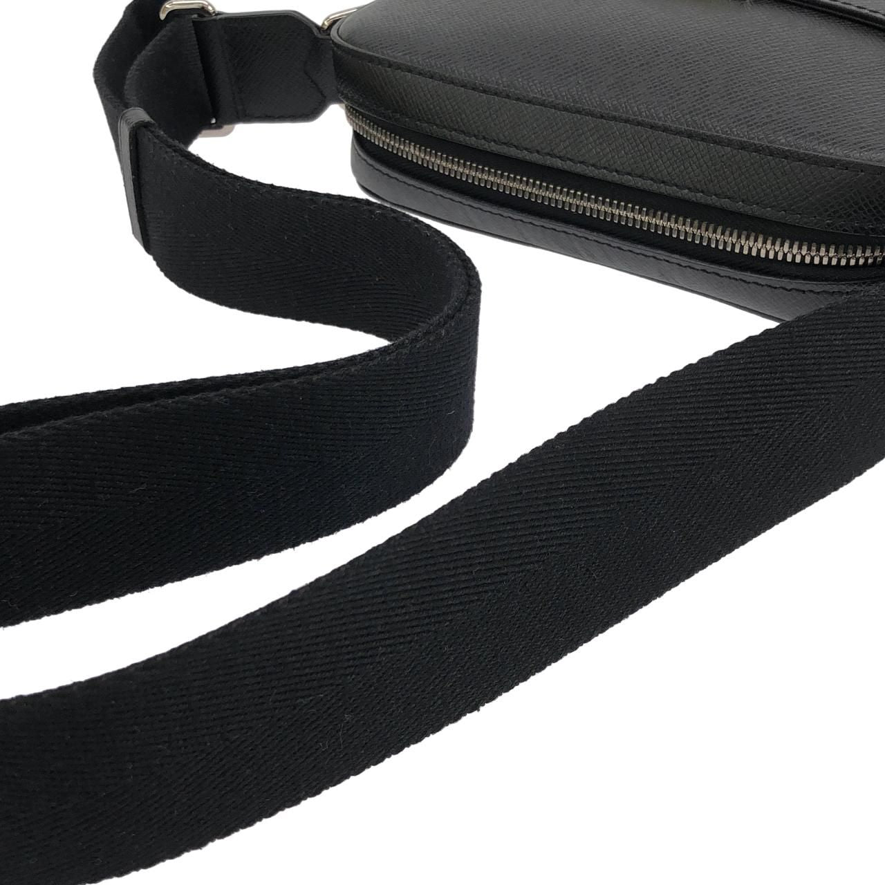 Louis Vuitton Taiga Anton Pochette Shoulder — view 6