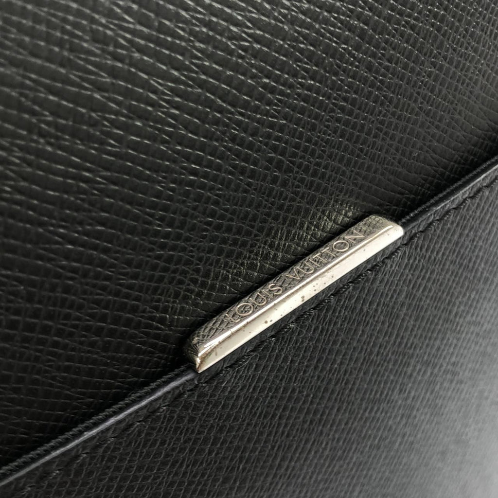Louis Vuitton Taiga Anton Pochette Shoulder — view 5