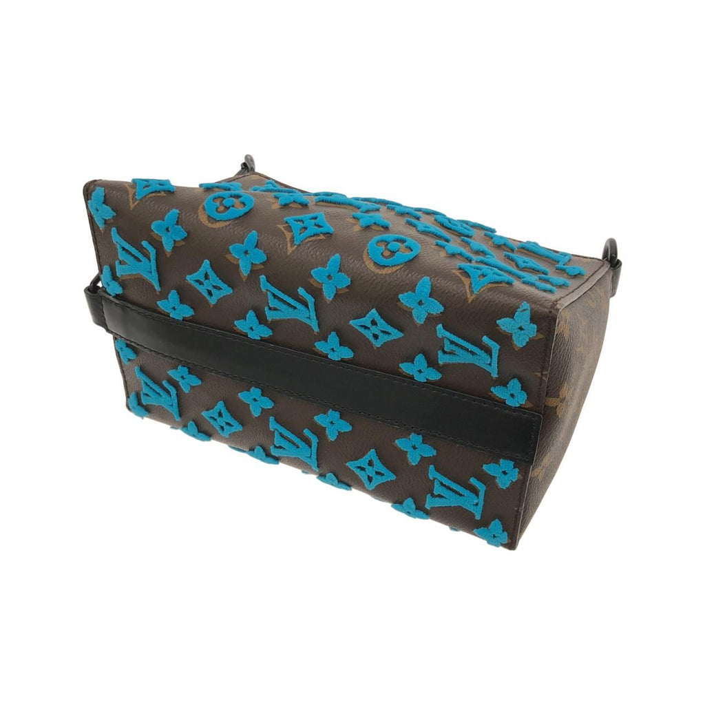 Louis Vuitton Monogram Tufting Triangle Messenger Shoulder — view 3