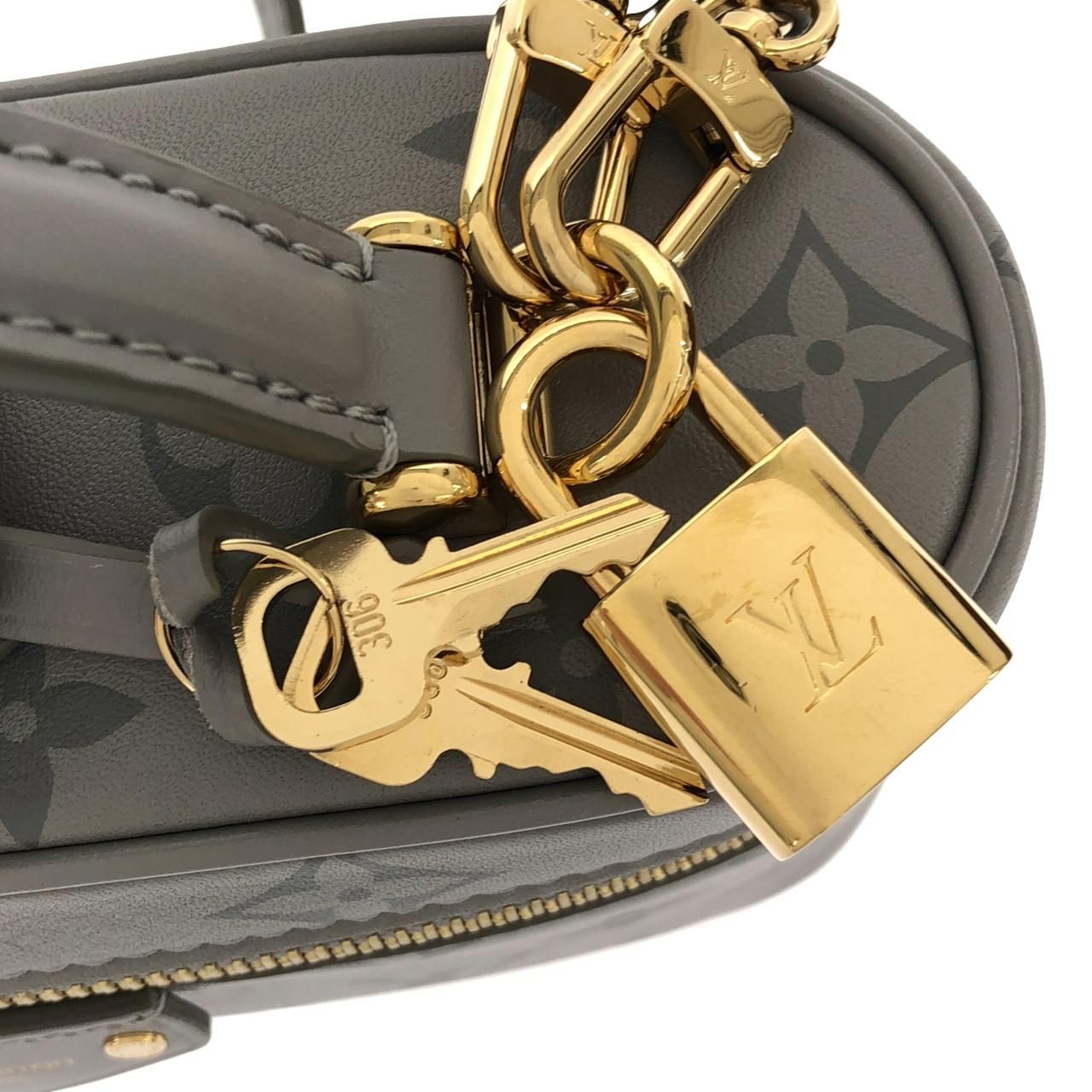 Louis Vuitton Monogram Vanity Chain Pouch Shoulder — view 5