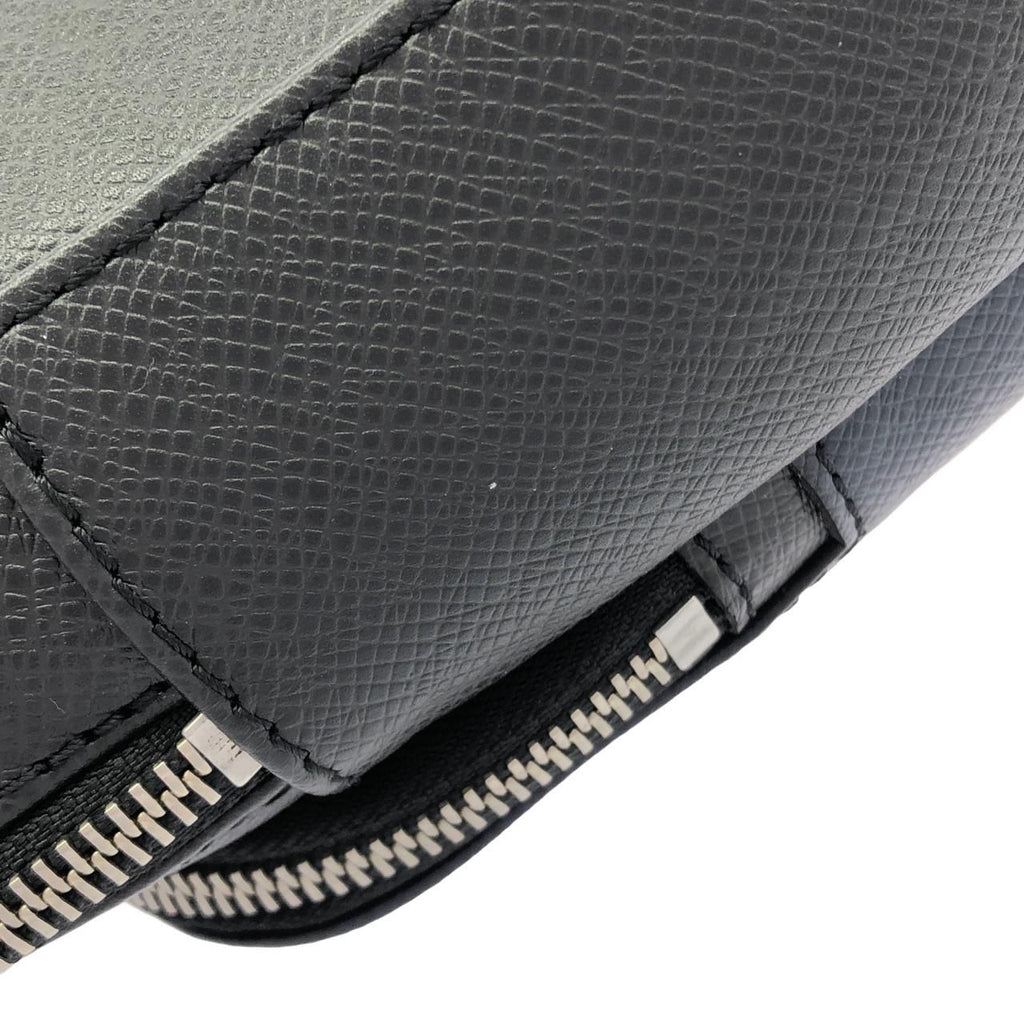 Louis Vuitton Taiga Avenue Sling — view 5