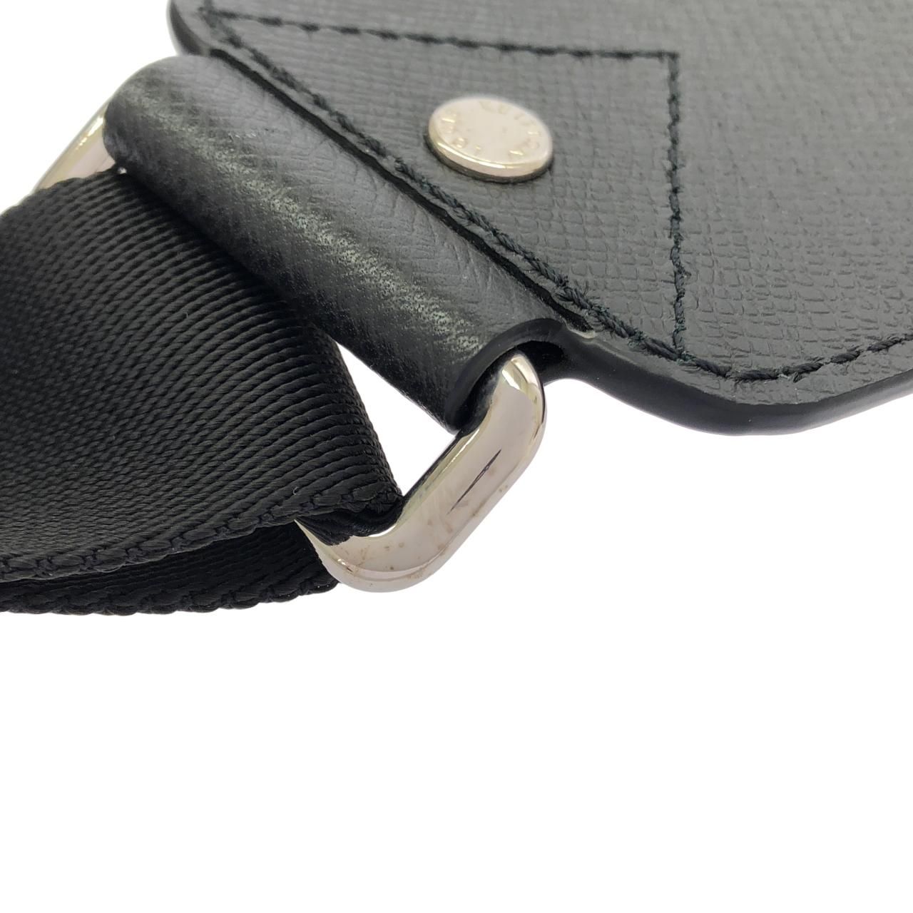 Louis Vuitton Taiga Avenue Sling — view 6