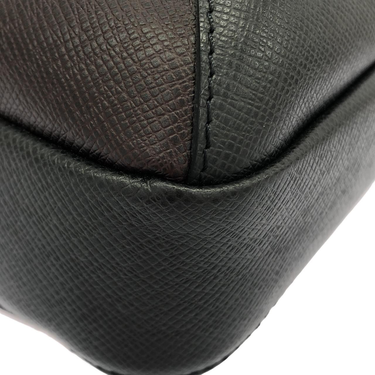 Louis Vuitton Taiga Avenue Sling — view 3