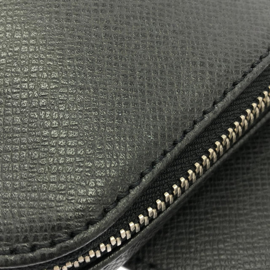 Louis Vuitton Taiga Avenue Sling — view 7