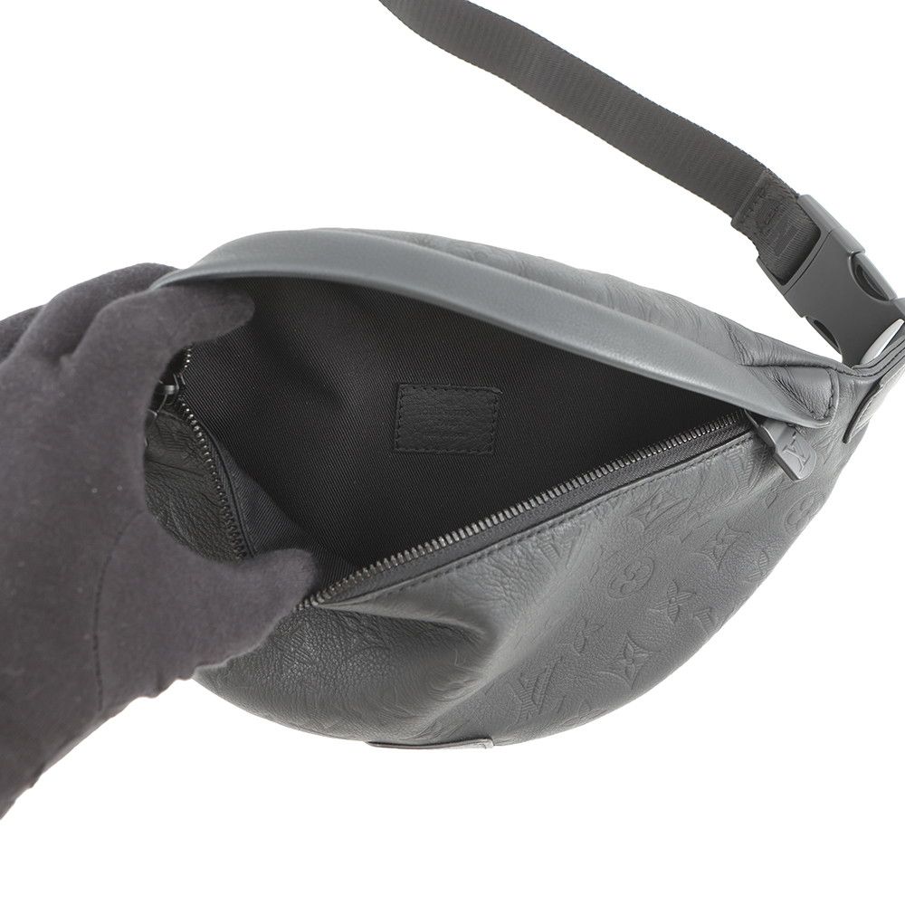 Louis Vuitton Belt Bag Monogram Shadow Discovery PM Black — view 6
