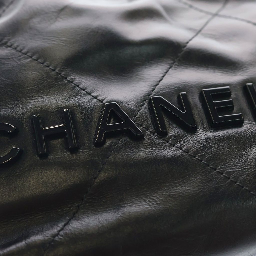 Chanel 22 Mini Shiny Calfskin Leather So Black Chain Shoulder Bag Plate — view 6