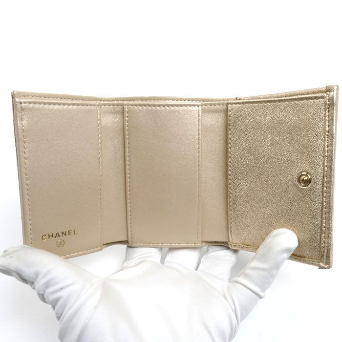 Chanel Classic Small Flap Wallet Trifold Gold — view 4