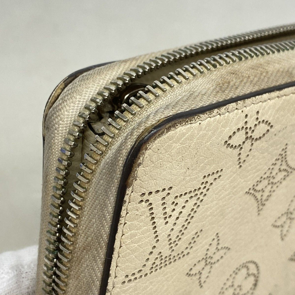 Louis Vuitton Wallet Mahina Zippy Beige — view 6