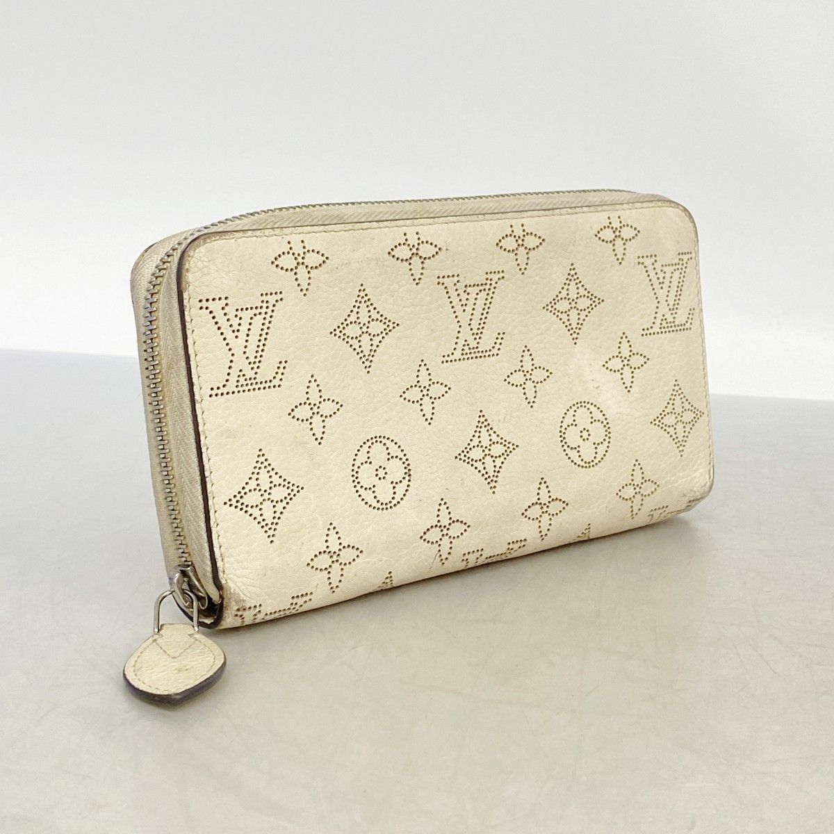 Louis Vuitton Wallet Mahina Zippy Beige — view 2