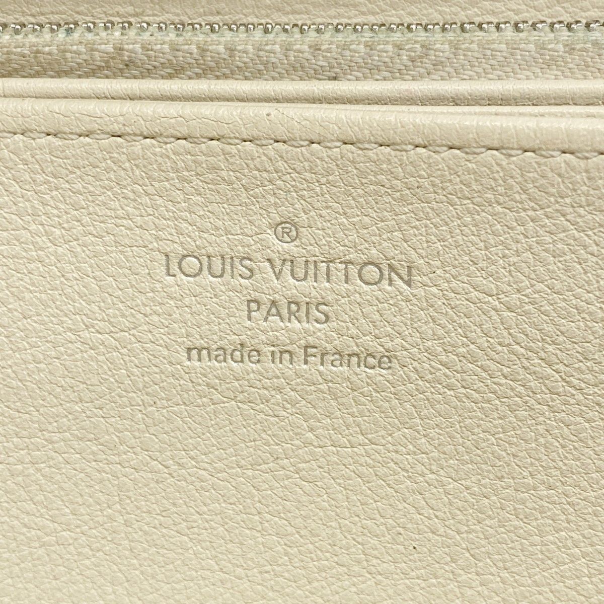 Louis Vuitton Wallet Mahina Zippy Beige — view 4