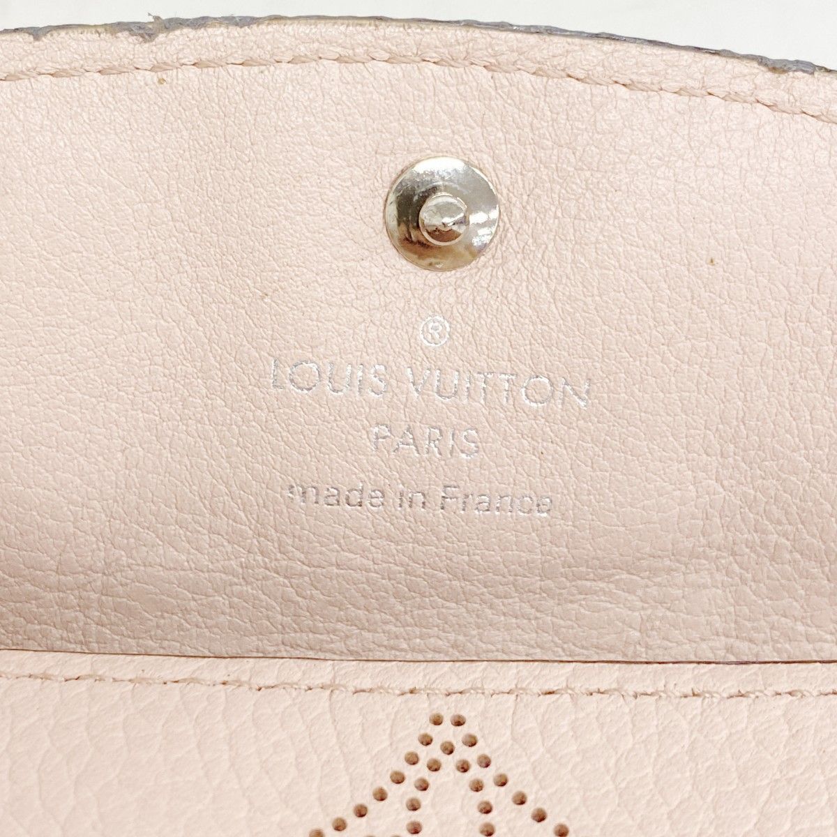 Louis Vuitton Key Case Mahina Multicles 4 Magnolia Key Holder — view 4