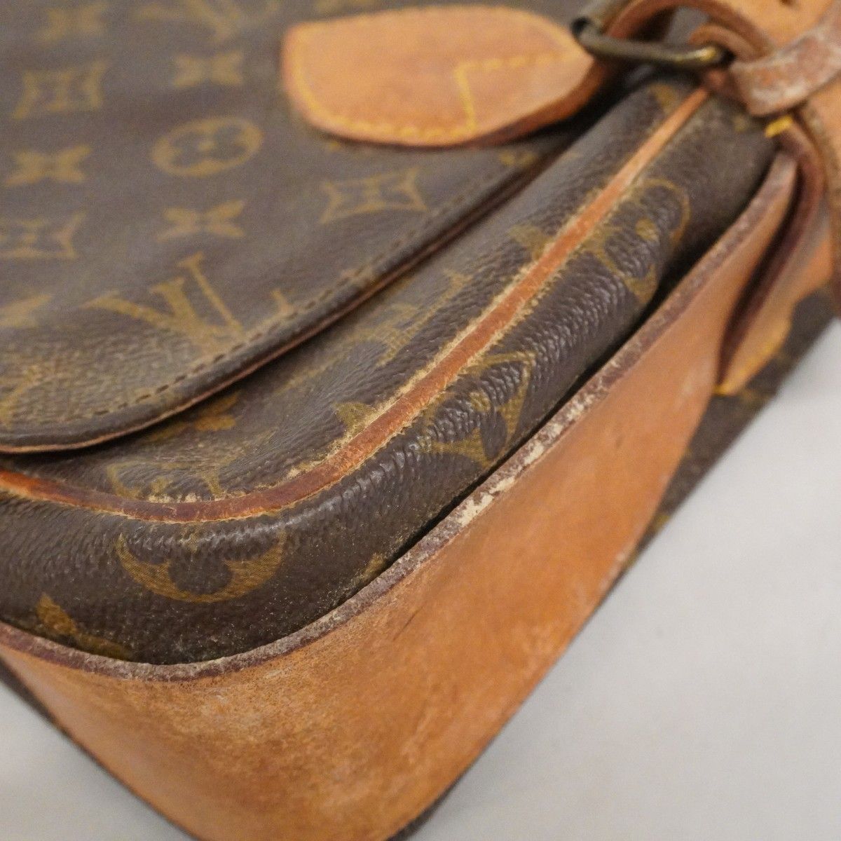 Louis Vuitton Shoulder Bag Monogram Cartouchiere GM Brown — view 8