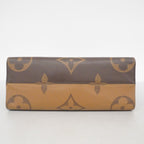 Louis Vuitton Tote Monogram Giant Reverse On The Go MM Brown — view 3