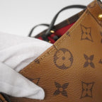 Louis Vuitton Tote Monogram Giant Reverse On The Go MM Brown — view 7