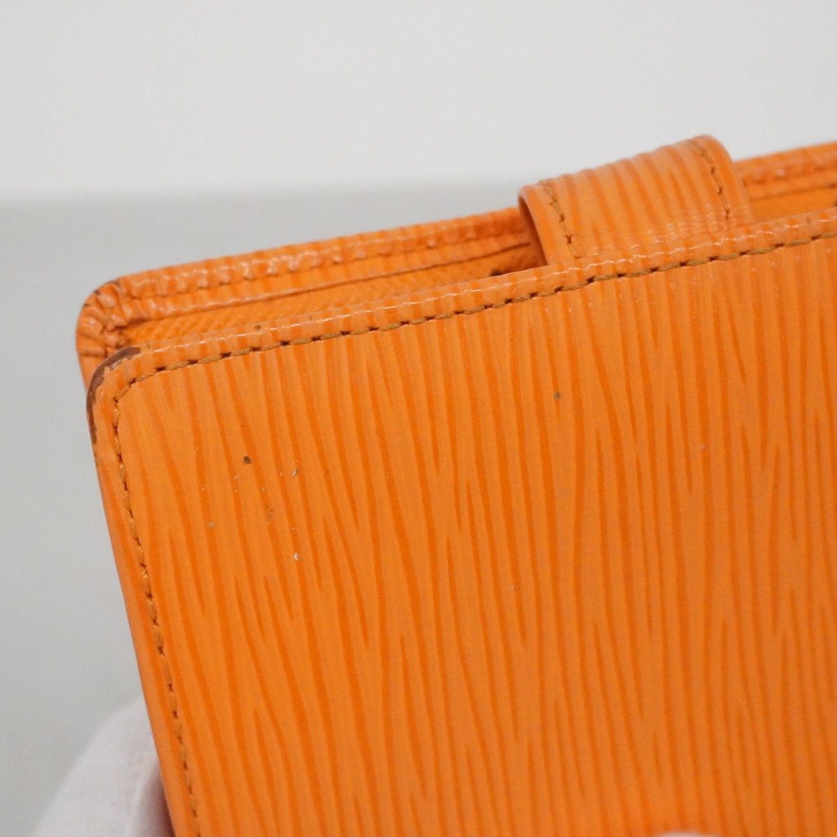 Louis Vuitton Wallet Epi Portobier Compact Mandarin — view 8