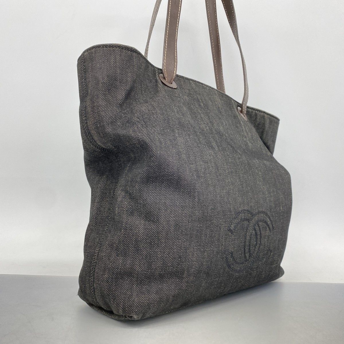 Chanel Tote Denim Black Brown Gold — view 2